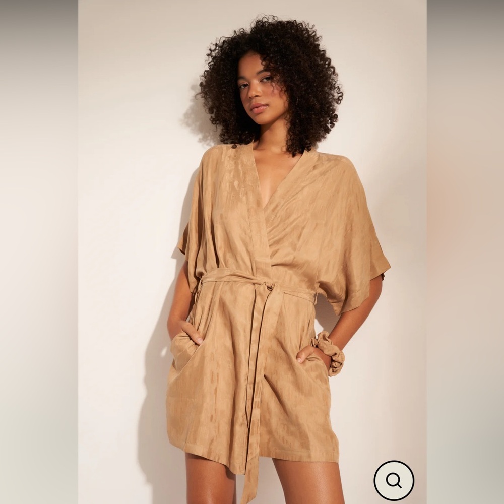 Idle The Short Robe In Sand Size M/L Bin 321